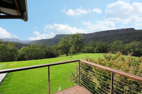 Bottlebrush Lodge Great Views & A Pool! - Accommodation Bookings 1