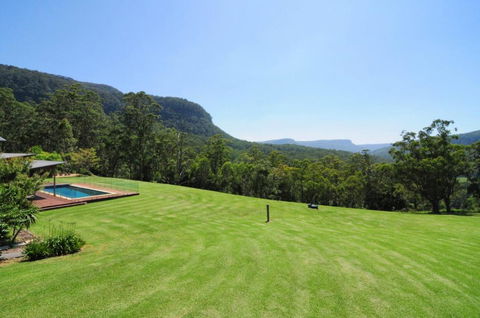 Bottlebrush Lodge Great Views & A Pool! - Accommodation Bookings 5