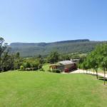 Bottlebrush Lodge Great Views & A Pool! - Accommodation Bookings 0