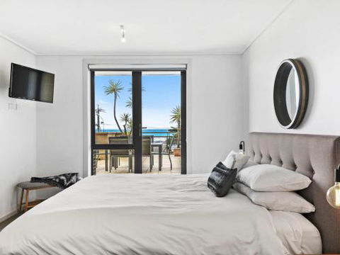 APARTMENT 12 PACIFIC APARTMENTS Across From The Pier - Accommodation Bookings 1