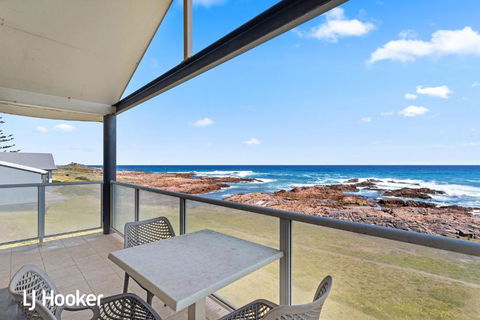 Absolute Waterfront At Anna Bay - Accommodation Bookings 5