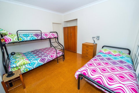 Shoal Bay Avenue Unit 3 / 7 - Accommodation Bookings 4