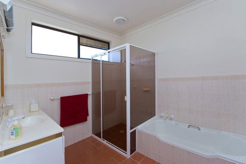 Shoal Bay Avenue Unit 3 / 7 - Accommodation Bookings 3