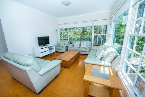 Shoal Bay Avenue Unit 3 / 7 - Accommodation Bookings 0