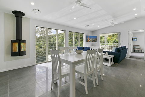 Ocean Views Luxury Living In Noosa Heads Unit 2 / 13 Angler Street - Accommodation Bookings 3