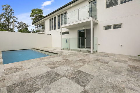 Ocean Views Luxury Living In Noosa Heads Unit 2 / 13 Angler Street - Accommodation Bookings 1