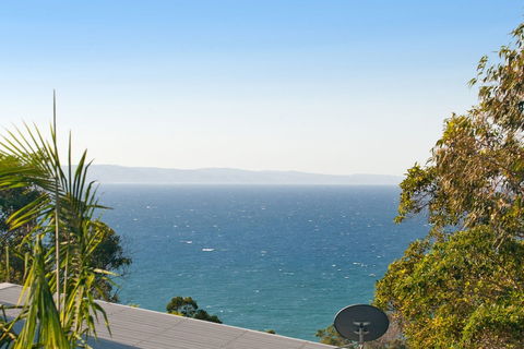 Ocean Views Luxury Living In Noosa Heads Unit 2 / 13 Angler Street - Accommodation Bookings 2