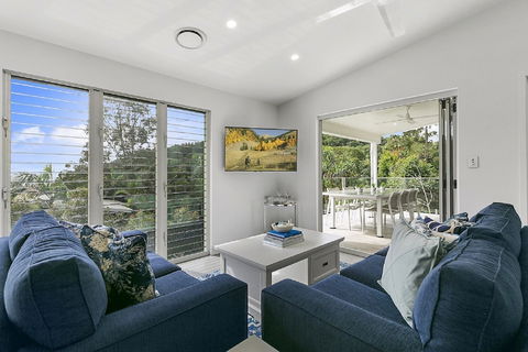 Ocean Views Luxury Living In Noosa Heads Unit 2 / 13 Angler Street - Accommodation Bookings 5
