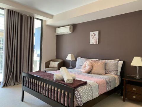 ARENA RESORT STYLE EXEC FREE NETFLIX WIFI WINE - Accommodation Bookings 6
