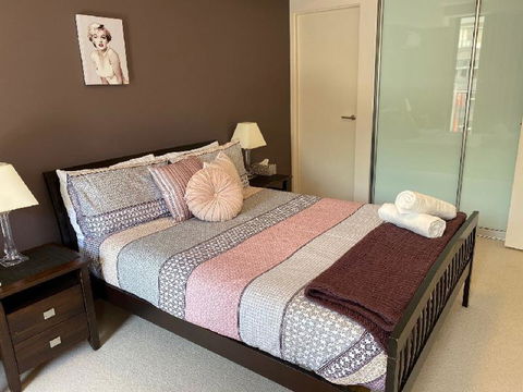 ARENA RESORT STYLE EXEC FREE NETFLIX WIFI WINE - Accommodation Bookings 4