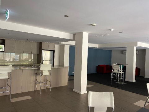 ARENA RESORT STYLE EXEC FREE NETFLIX WIFI WINE - Accommodation Bookings 3