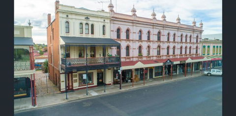 Grand & Central On George Unique Opulent - Accommodation Bookings 2
