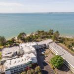 FAMILY ISLAND GETAWAY BEACHFRONT APARTMENT - Accommodation Bookings 0