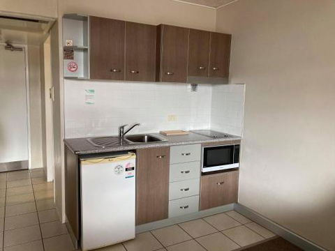 RENTAL: All $ InclusiveTidy Renovated Studio Apartment On The StrandPool - Accommodation Bookings 5