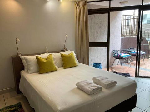 RENTAL: All $ InclusiveTidy Renovated Studio Apartment On The StrandPool - Accommodation Bookings 4