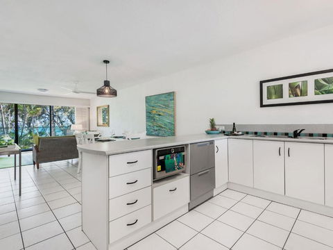 Absolute Beachfront - Accommodation Bookings 3