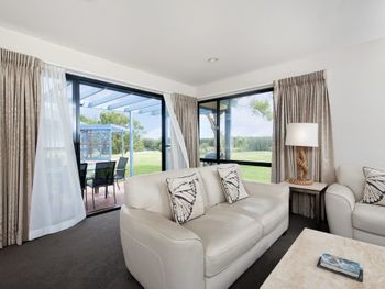 Flagship Villa 111 Horizons Golf Club - Accommodation Bookings 1