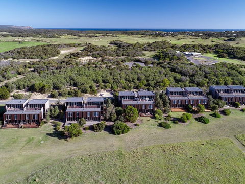 DREW Stay On St. Andrews Top Rated Golf Course - Accommodation Bookings 3