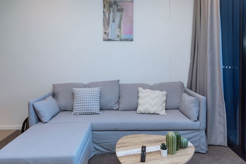 Airtrip Apartments On Deshon St - Accommodation Bookings 6