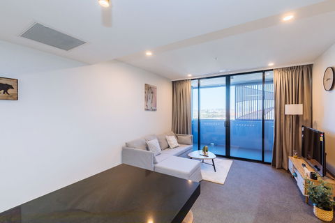 Airtrip Apartments On Deshon St - Accommodation Bookings 2