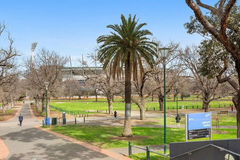 JOLI Directly Opposite MCG - Accommodation Bookings 6