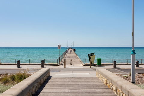 DROMANA Walk To Beach & Shops. Table Tennis + Netflix - Accommodation Bookings 4