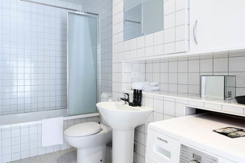 OLIVER Laneway Art Fed Square & Top Restaurants - Accommodation Bookings 6