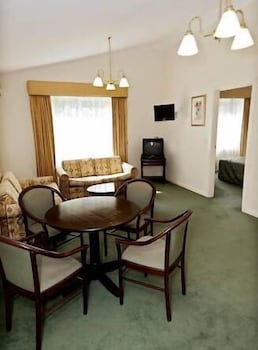 Elizabethan Lodge - Accommodation Bookings 4