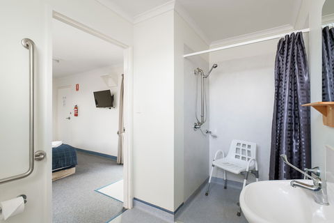 Tin Can Bay's Sleepy Lagoon Motel - Accommodation Bookings 2