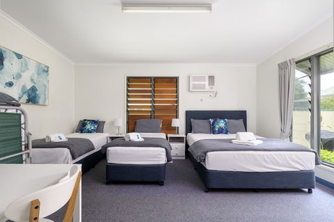 Tin Can Bay's Sleepy Lagoon Motel - Accommodation Bookings 3