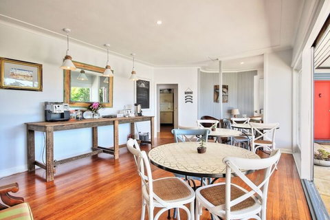 Dolphin Sands - Accommodation Bookings 2