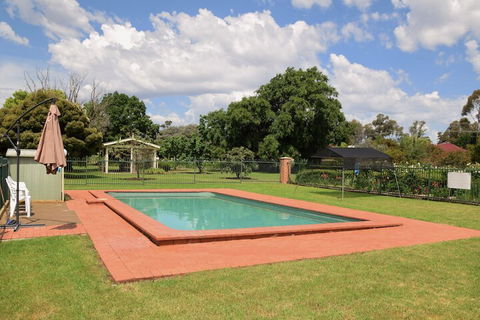 Golfview Motor Inn - Accommodation Bookings 6