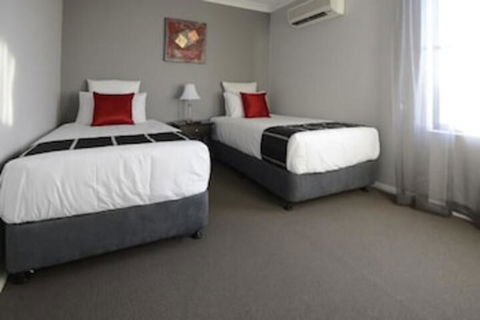 Aastro Dish Motor Inn - Accommodation Bookings 5