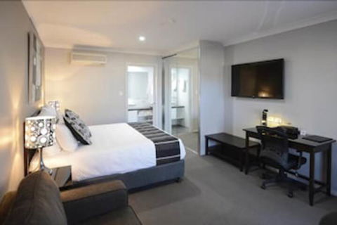 Aastro Dish Motor Inn - Accommodation Bookings 7