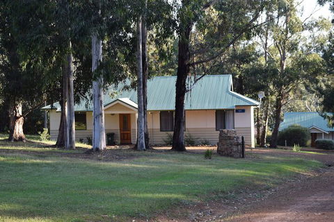 Bushy Lake Chalets - Accommodation Bookings 6