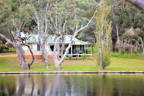Bushy Lake Chalets - Accommodation Bookings 0