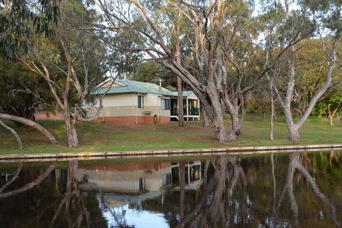 Bushy Lake Chalets - Accommodation Bookings 4
