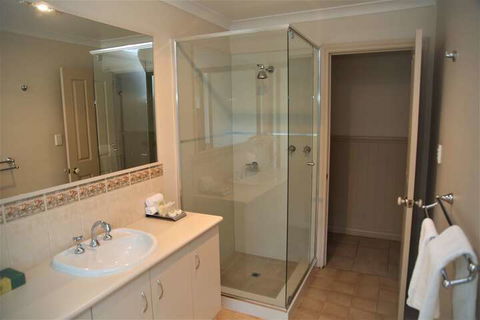 Bushy Lake Chalets - Accommodation Bookings 5