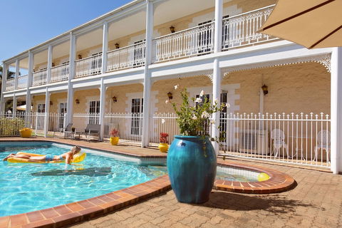 White Lace Motor Inn - Accommodation Bookings 1