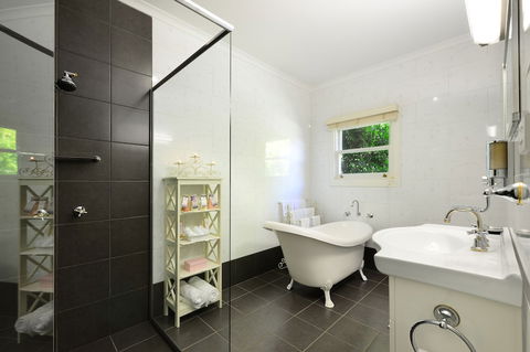 Crystal Creek Meadows Luxury Cottages - Accommodation Bookings 3