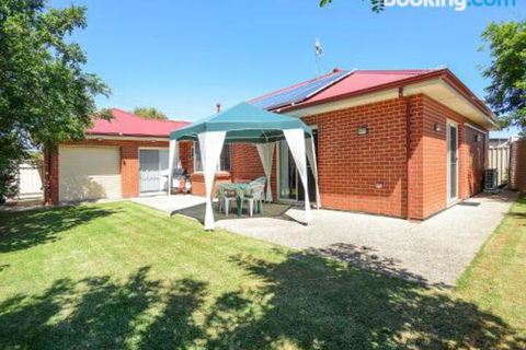 All Seasons Port Elliot Holiday House - Accommodation Bookings 3