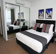 Under the Townsville Sun 694I
