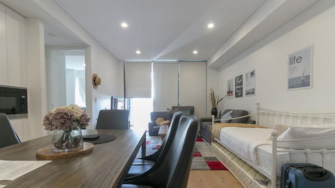 C16 Darling Harbour 2 BDR APT - Accommodation Bookings 4