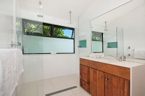A PERFECT STAY - The Hawk At Wategos - Accommodation Bookings 4