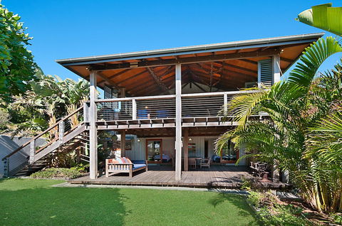 A PERFECT STAY - The Hawk At Wategos - Accommodation Bookings 1