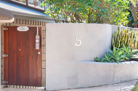 A PERFECT STAY - The Hawk At Wategos - Accommodation Bookings 0