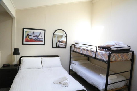 Razorback 2 - Accommodation Bookings 6