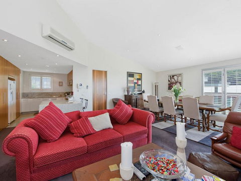 Louvres - Accommodation Bookings 2