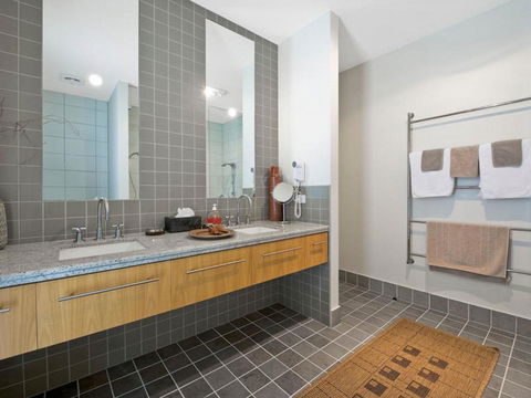 Louvres - Accommodation Bookings 1