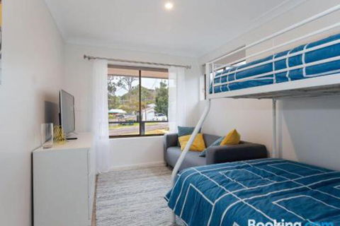 Bay Dream Believer 16 Verona Road Pet Friendly Boat Parking & WIFI - Accommodation Bookings 2